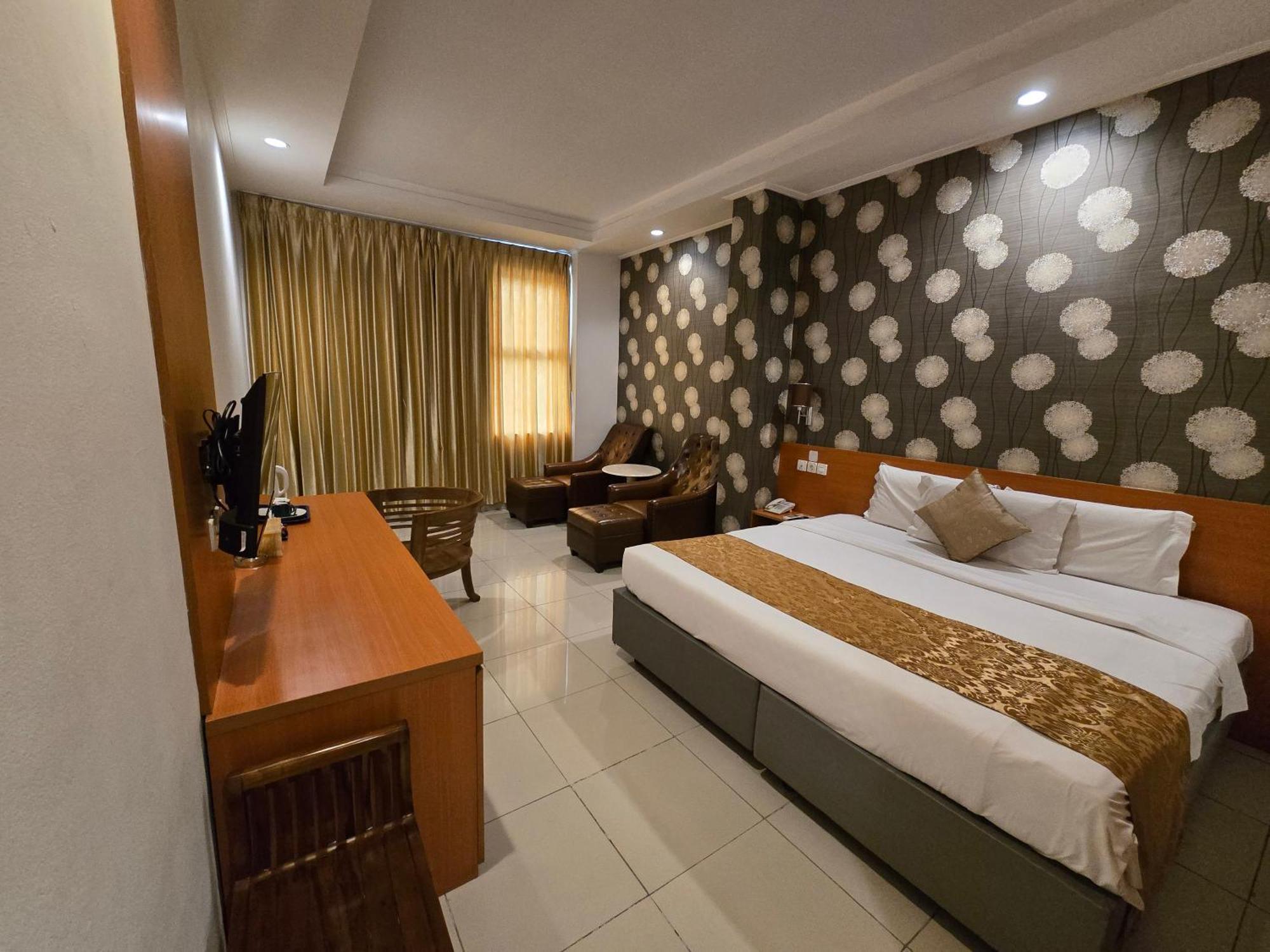 Marilyn Hotel Serpong Exterior foto